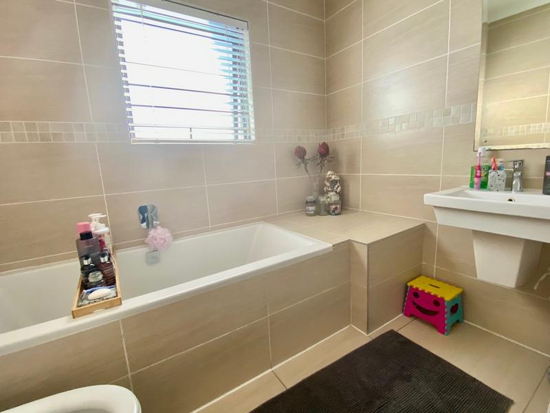 To Let 3 Bedroom Property for Rent in Pinehurst Western Cape